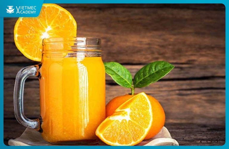 Bệnh nhân có thể uống nước ép cam hoặc ăn nhiều hoa quả hơn